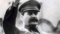 Foto em preto e branco de Josef Stalin, totalitarista da esquerda