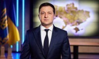 Rússia ataca Kyiv enquanto Zelenskiy se recusa a evacuar