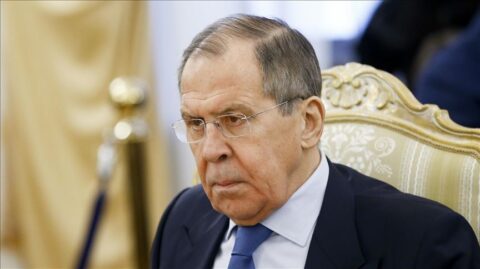 Ministro das Relações Exteriores da Rússia, Sergei Lavrov, afirma que uma guerra mundial agora seria nuclear e destrutiva e a única alternativa às sanções.