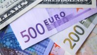 Euro fica abaixo do dólar em mais de 20 anos