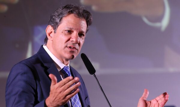 Haddad pretende acabar com isenção fiscal de várias empresas e pessoas físicas