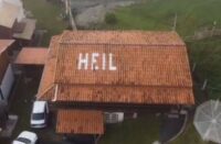 Folha se retrata por artigo onde colunista confunde nome Heil em uma casa com saudação nazista