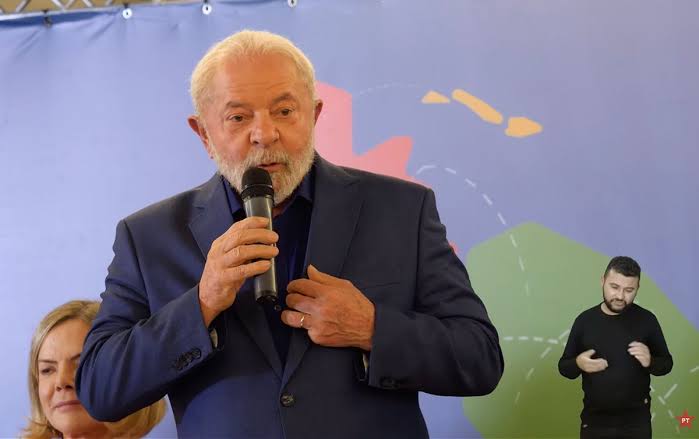 Lula se diz orgulhoso de ser chamado de comunismo